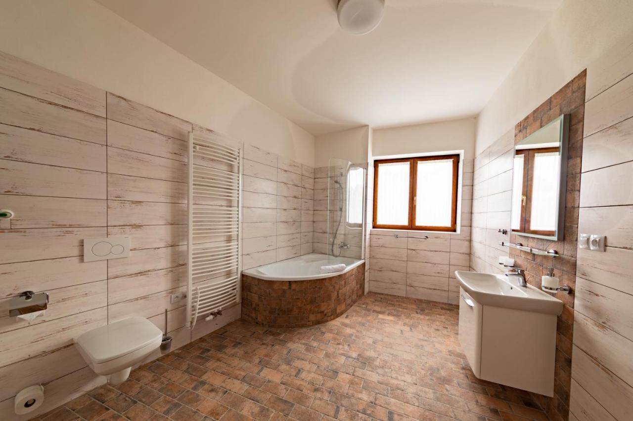 Residence Tvrz Skocice Kültér fotó
